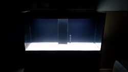 Schwarze  Rückwandfolie und Sand eingefüllt 