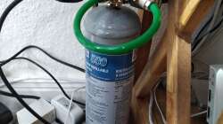 Die CO2-Anlage steht neben dem Becken