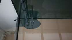 Zu-und Ablaufrohre angebracht