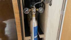 Selbst gebauter Aquarienschrank mit der Technik