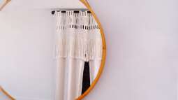 Maßgefertigte Spiegel: Funktion, Design und psychologische Wirkung vereint