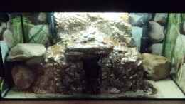 aquarium-von-michael-boeck-60-l-aufzucht-malawi-nur-noch-ein-beispiel_Die Deko ist fertig, fehlt nur noch Sand & Wasser :-)