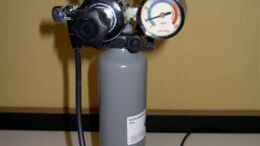 aquarium-von-torben-alsmeyer-becken-4394_CO2 und Druckminderer mit Doppelmanometer