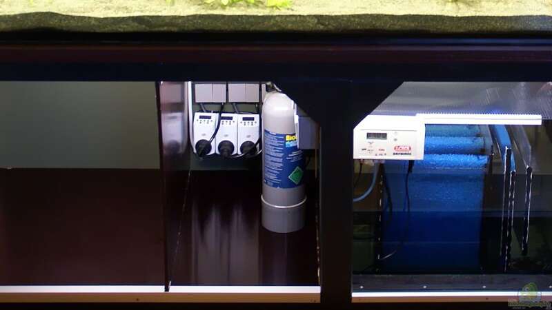 Unterschrank innen: | Gerümpelfach | Elektroabteil, CO2-Flasche | Filterbecken, von Andreas Brandt (5)
