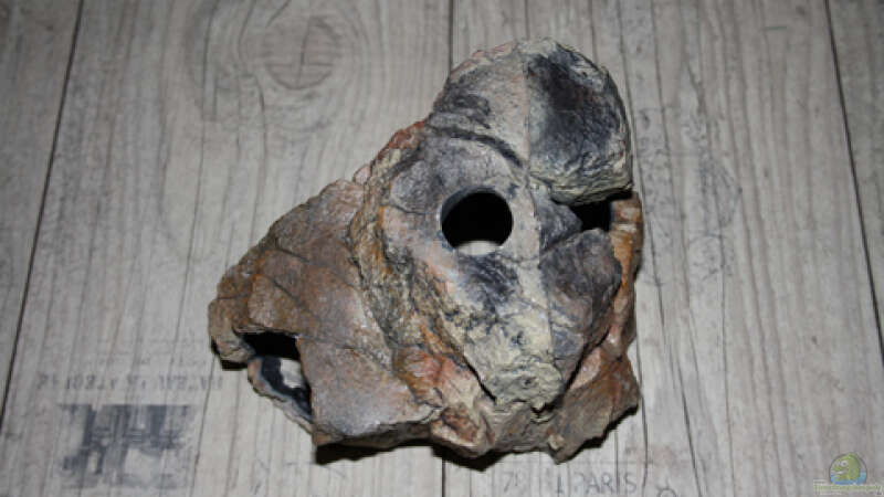 Künstlicher Stein mit Loch als Höle von Booth (8)
