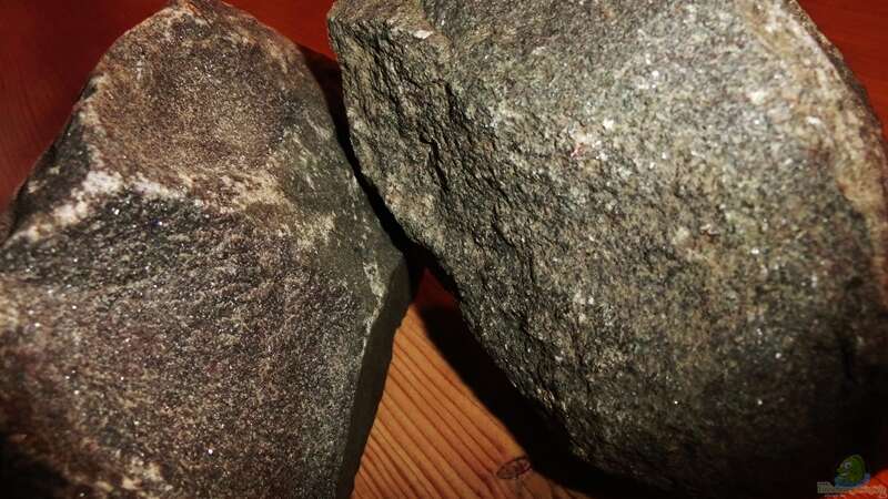 2 der Basaltsteine, welche sich hinter der Rückwand befinden.. von marxbre (27)
