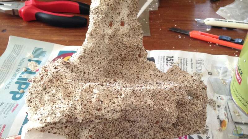 Verkleidung des Filters mit Anstrich und eingestreutem Sand-Kokosfaser-Gemisch von Stephi (12)