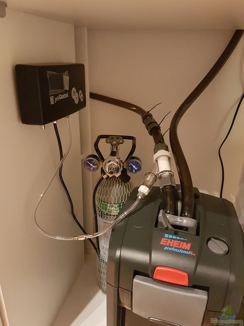 Anschlussarbeiten...Filter und JBL CO2 Anlage mit PH Control aus Grüne